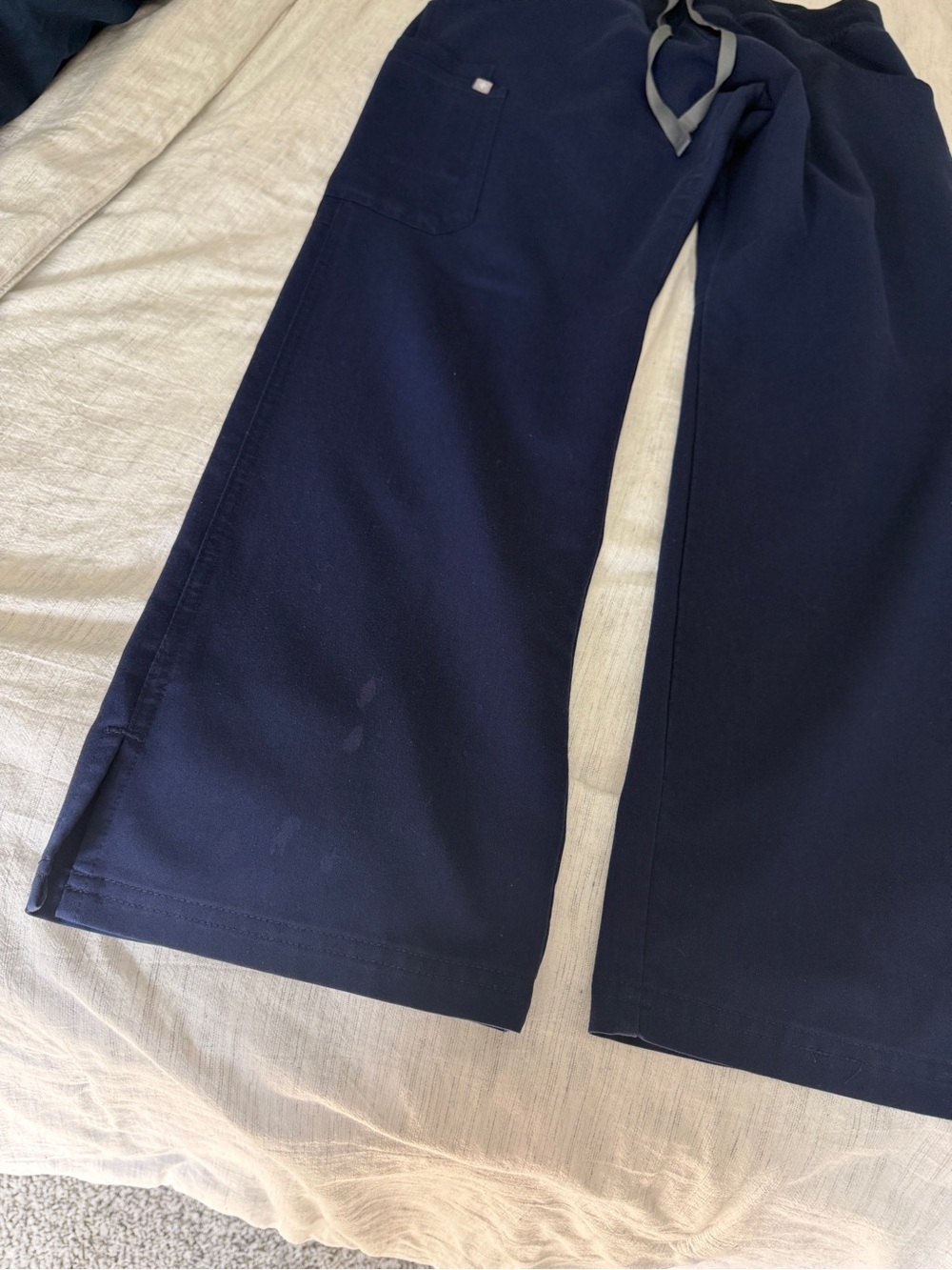 FIGS Women’s Kade™ Cargo Scrub Pants Navy Small Petite - Picture 7 of 9